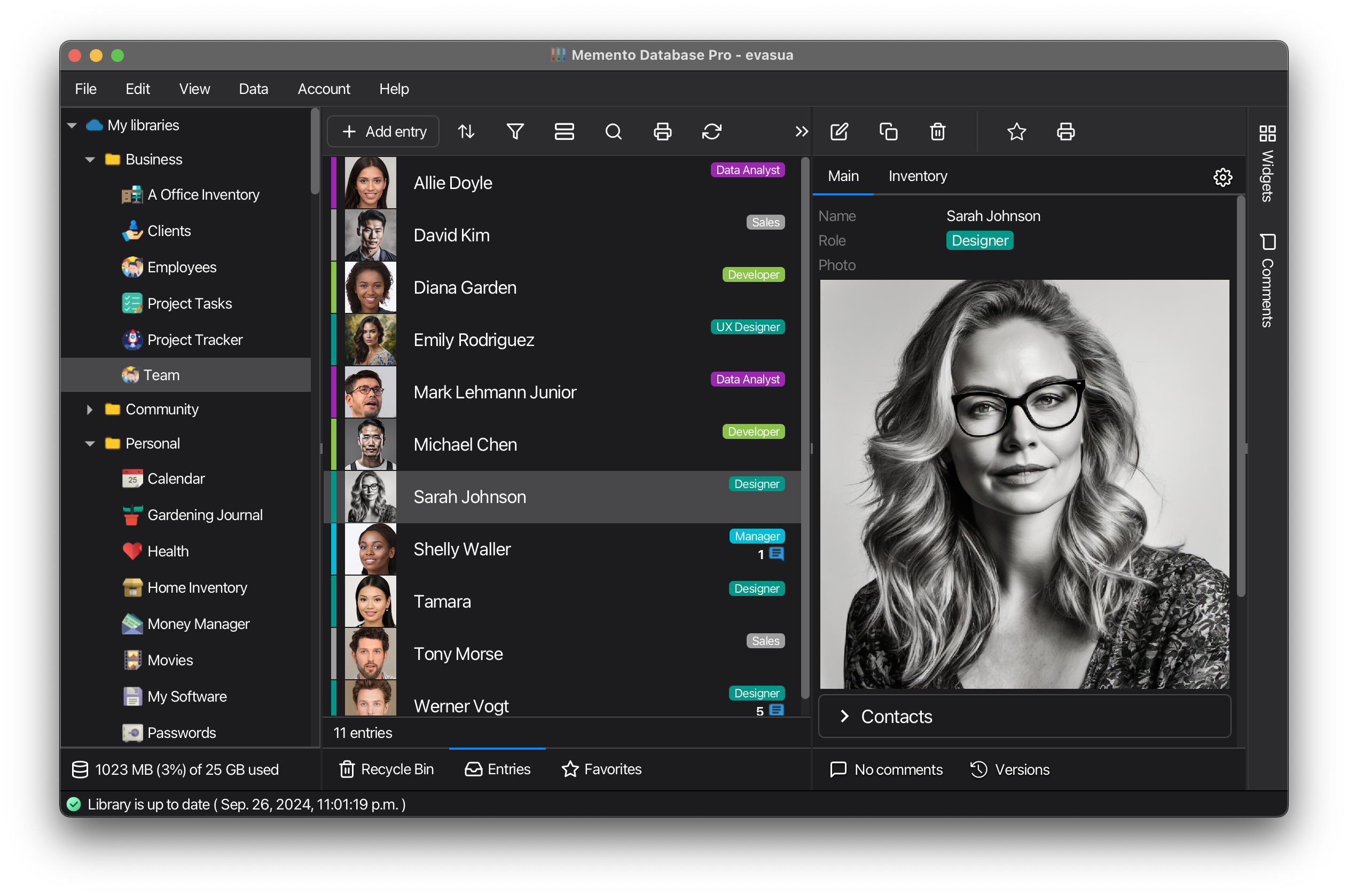 Memento Database desktop interface with dark theme